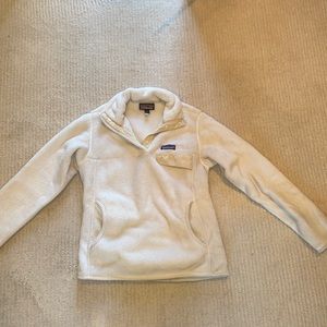 Selling white Patagonia fleece pullover in size small! Good as new!